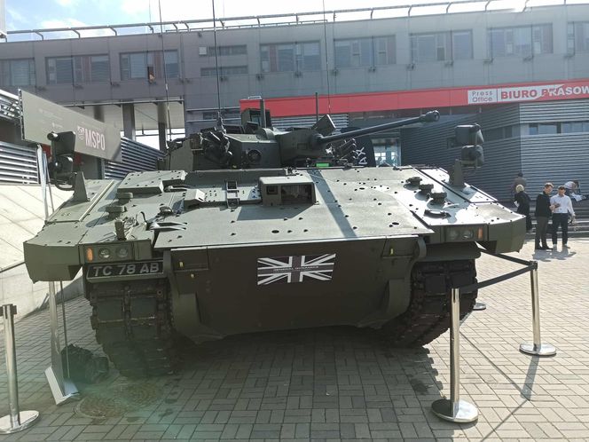 Brytyjska Armia osiąga kluczowy etap. Pojazdy Ajax ze wstępną gotowością operacyjną