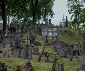 Są takie miejsca...Polskie groby i nekropolie na świecie