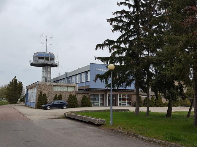 Wieża kontroli lotów na lotnisku w Lesznie zostanie odnowiona i oświetlona