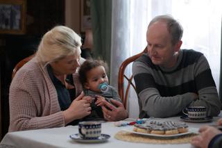 Pierwsza miłość. Seweryn (Mirosław Kropielnicki), Karolina Kazanowa (Elżbieta Romanowska) i jej syn