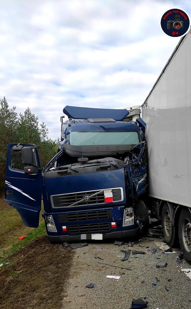 Zderzenie dwóch tirów na drodze krajowej nr 50 w miejscowości Karolina powiat piaseczyński