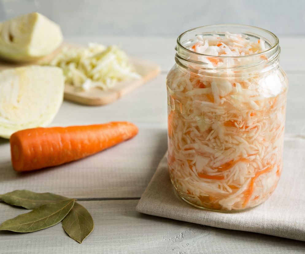 Kiszona kapusta: jak kisić kapustę w słoiku? Prosty przepis