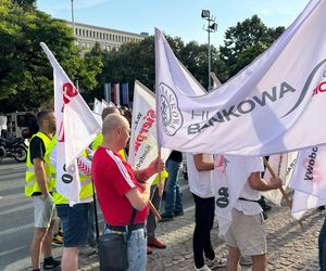 Paraliż w Katowicach. Rozpoczął się protest górników i hutników. Stal się hartuje, a rząd ją rujnuje