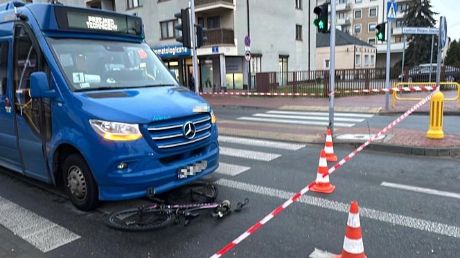  8-latek na rowerze wpadł pod autobus. Dramatyczna akcja ratunkowa w Ożarowie