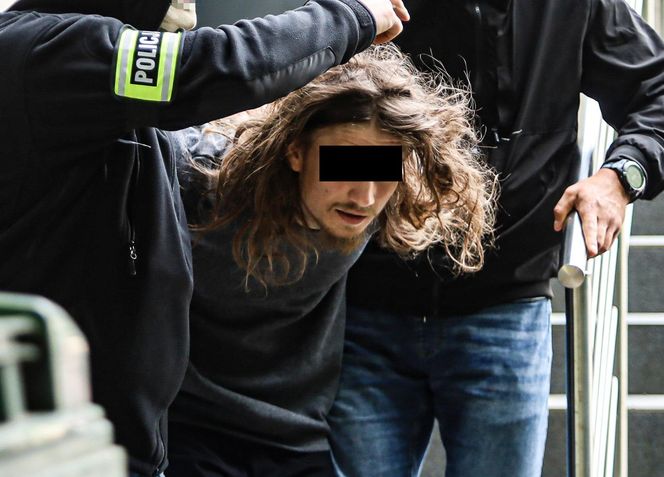 Koszmar w Janikach Wielkich. Syn zamordował rodziców