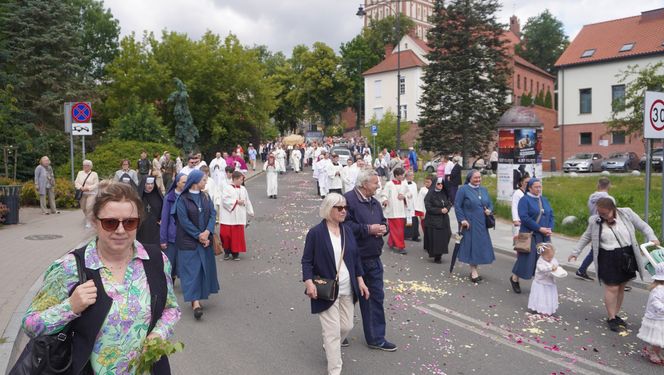 Boże Ciało 2025. Tysiące osób uczestniczyło w olsztyńskich procesjach
