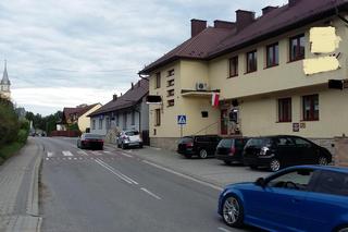 Trzciana. Policyjna koperta tuż przy przejściu dla pieszych. Mamy wyjaśnienia mundurowych