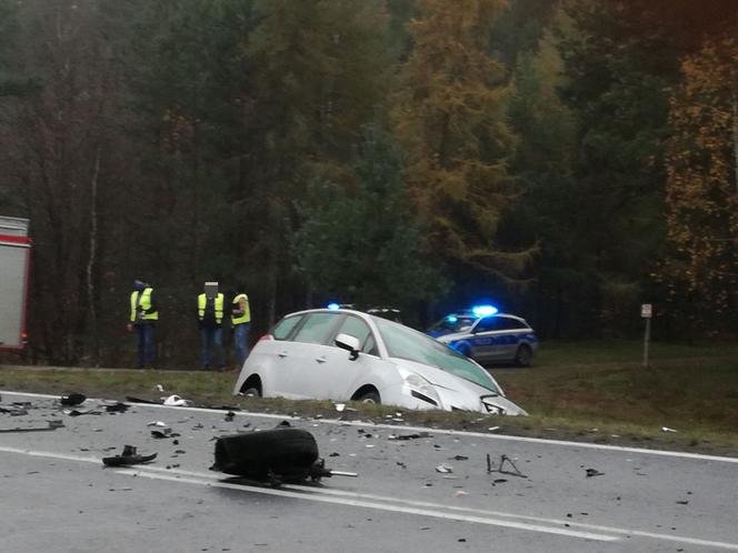 Ploski. Wypadek na DK 19. Opel zderzył się z peugeotem. Jedna osoba ranna