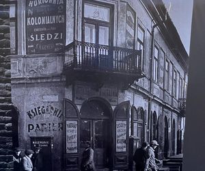 Blaszany płot z centrum miasta zmienił się w atrakcję turystyczną