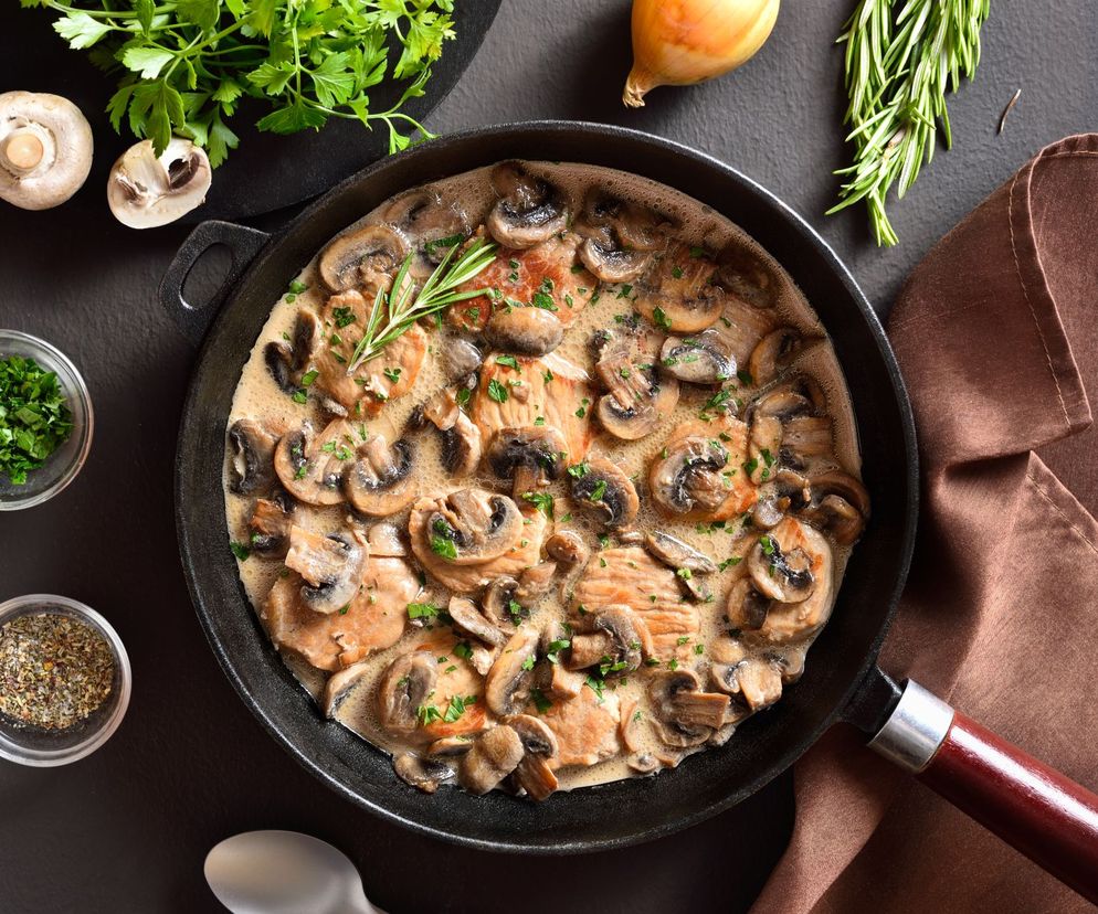 szynka duszona z pieczarkami