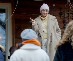Przyjaciółki 25 sezon odc. 292. Inga (Małgorzata Socha), Anka (Magdalena Stużyńska), Dorotka (Agnieszka Sienkiewcz), Patrycja (Joanna Liszowska)