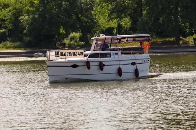 Niecodzienna atrakcja turystyczna na Mazurach. Uruchomiono pierwszą w regionie taksówkę wodną [ZDJĘCIA]