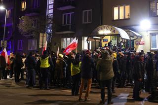 Protes pod komendą na Grenadierów