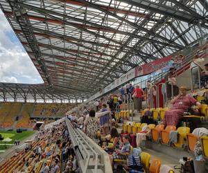 Kongres Świadków Jehowy w Białymstoku. Na stadionie miejskim tysiące uczestników [ZDJĘCIA]