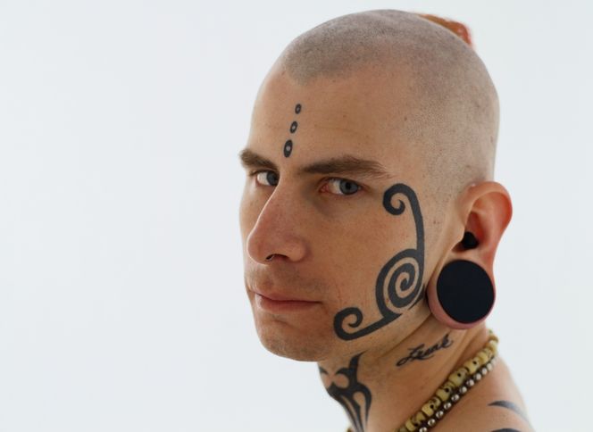 Skaryfikacja, czyli tatuaż z blizn. Na czym polega skaryfikacja (modyfikacja ciała)?