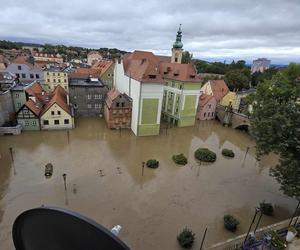 Tragiczna sytuacja w Kłodzku. Władze apelują: Ratujcie swoje życie!