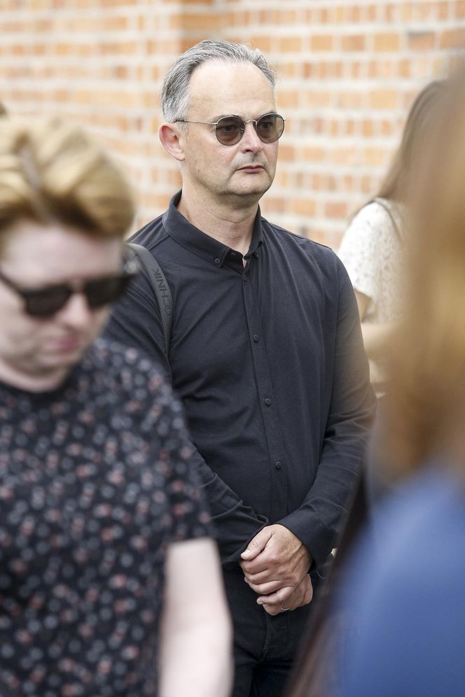 Pogrzeb Joanny Kołaczkowskiej. Tak pożegnali ją przyjaciele z kabaretu. Borek płakała jak uczennica