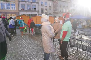 Bieg Mikołajów w Olsztynie. Około 400 osób pobiegło w charytatywnym celu [ZDJĘCIA]