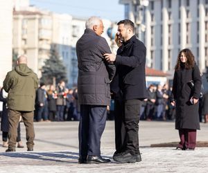 W poniedziałek do Kijowa przybyli przywódcy zagranicznych państw na uroczystości, związane z trzecią rocznicą inwazji Rosji na Ukrainę. W stolicy są już m.in. premier Kanady Justin Trudeau, prezydenci Litwy i Łotwy, Gitanas Nauseda i Edgars Rinkeviczs