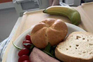 Filip Chajzer pokazał szpitalne jedzenie