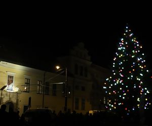 Choinka przy Oknie Papieskim rozbłysła setkami światełek