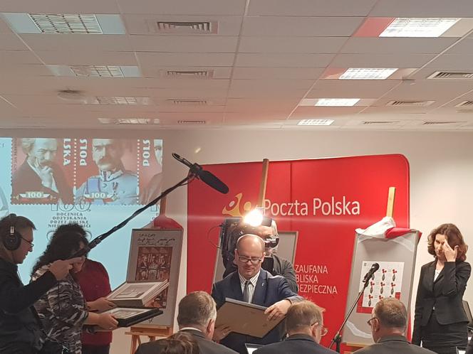 Poczta Polska  wprowadza do obiegu jubileuszowe znaczki  na stulecie odzyskania niepodległości