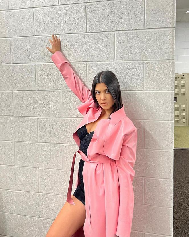 10-letnia córka Kardashianki uczy dzieci, jak się malować! Fala oburzenia na Kourtney Kardashian