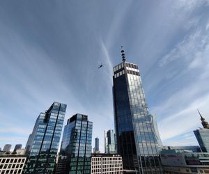 Blackhawk latał nad Warszawą. Zawisł nad najwyższym wieżowcem
