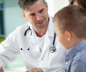 Te objawy chorobowe pediatra obserwuje u dzieci najczęściej. Nie lekceważ punktu nr 3