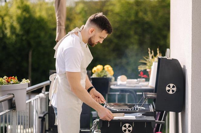 Grill na balkonie w bloku