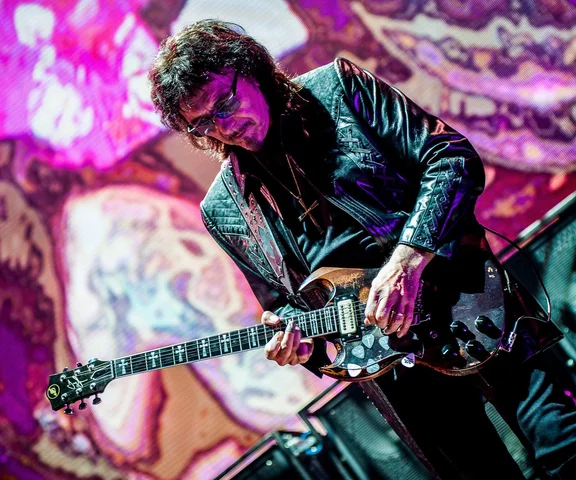Wyjątkowy gest Tony'ego Iommi. Muzyk przeznaczył swoją gitarę na niezwykle ważny cel - ile udało się zebrać?
