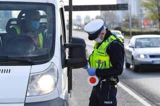 Policja kontrolowała czy toruńscy kierowcy respektują obowiązek noszenia maseczek