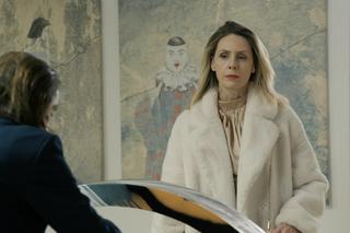 Barwy szczęścia, odcinek 3010. Malwina (Joanna Gleń), marszand (Piotr Czarnecki)