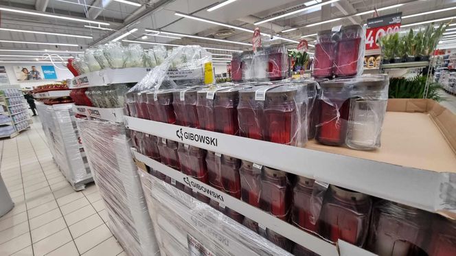 Auchan w Poznaniu: ceny zniczy przed Wszystkimi Świętymi 