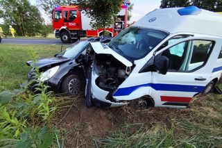 Pięć osób poszkodowanych w wypadku. Zderzenie karetki i osobówki