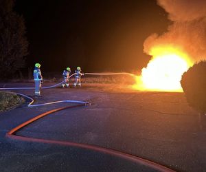 Spłonęło maserati. Nocny pożar w Lipnie koło Leszna