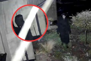 Postać z horroru grasuje w Serocku i okolicach. „Stał pod naszym oknem o 3 w nocy”