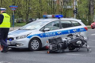 Zmiótł seatem motocyklistę. Koszmarny wypadek na Pradze