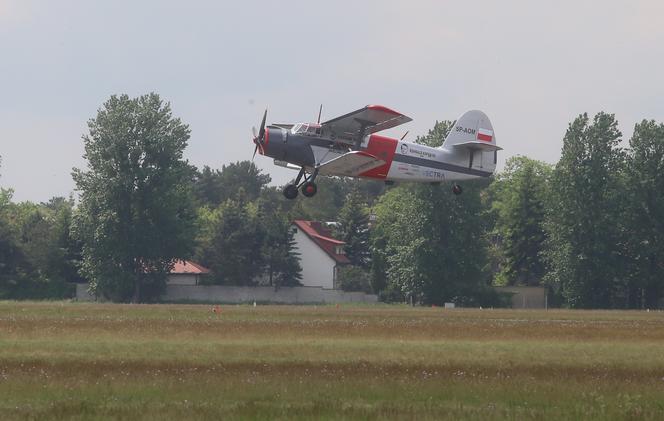Odlot załogi Romualda Koperskiego na trasie Warszawa - Tokio - Warszawa 