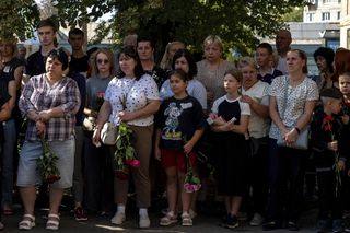 Rakiety Putina zabiły 2-latkę w ramionach mamy! Zdjęcia z pogrzebu ściskają za serce