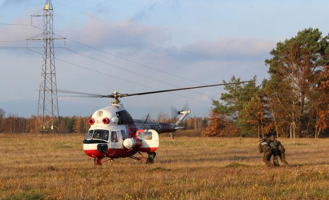 Zdadzą egzamin, wyjadą służyć na Łotwę