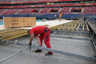 Na Stadionie Narodowym zagrają 45 cm nad ziemią