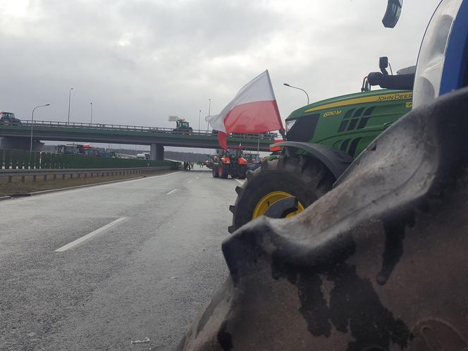 ​Na S5 koło Leszna zaczęła się druga doba rolniczego protestu