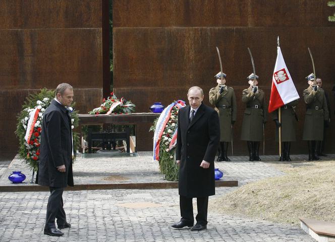Donald Tusk i Władimir Putin w Katyniu