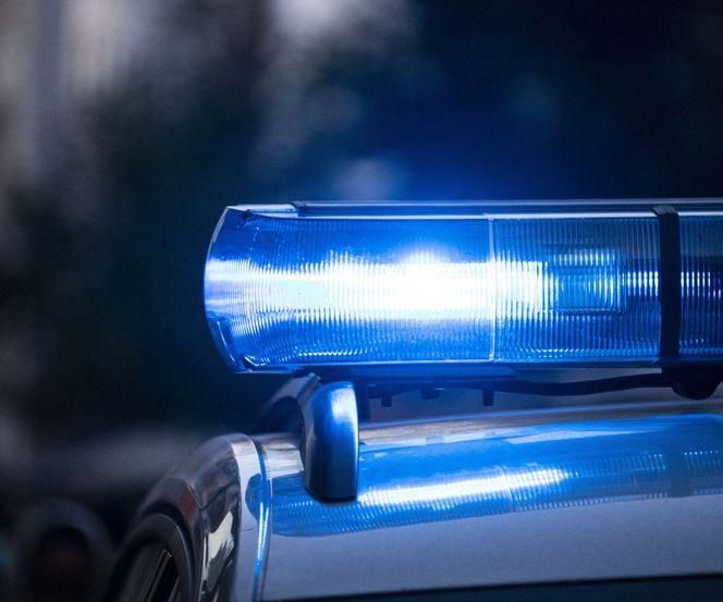 Wypadek radiowozu z udziałem nastolatek. Policjant wyjaśnia: chciały się przejechać