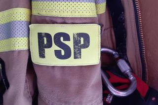 Nagłe zadymienie w katowickim magazynie. Dwa zastępy PSP na miejscu