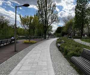   Ełk. Tłumy turystow odwiedzają to miasto. Jest największym na Mazurach
