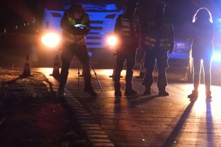 Śmiertelne potrącenie pod Sochaczewem. Kierowca BMW uciekł