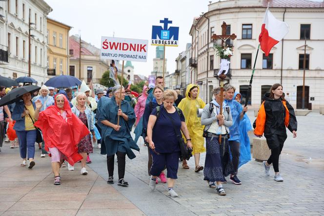 Lubelska Piesza Pielgrzymka na Jasną Górę 2024. Pątnikom deszcz niestraszny!