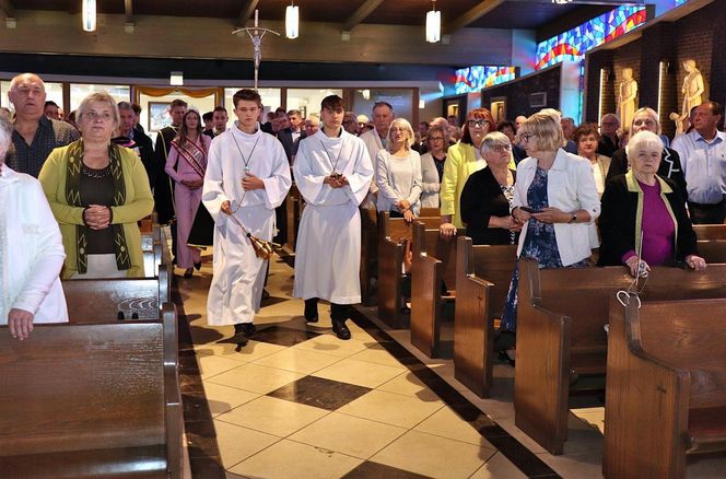 Polonia modliła się przy relikwiach pierwszego świętego millenialsa